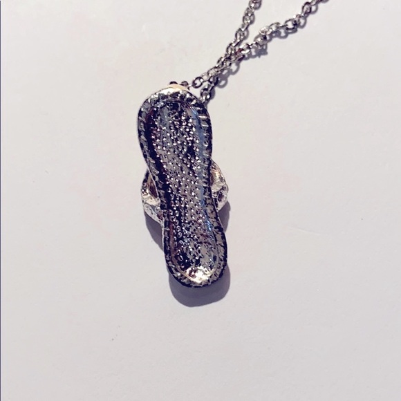 Flip flop pendant & chain Rhinestones - Picture 3 of 4